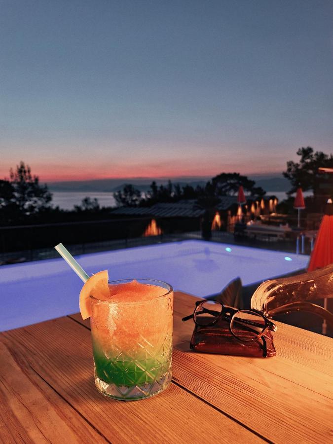 Rocas Roja Beach Hotel Faralya Extérieur photo